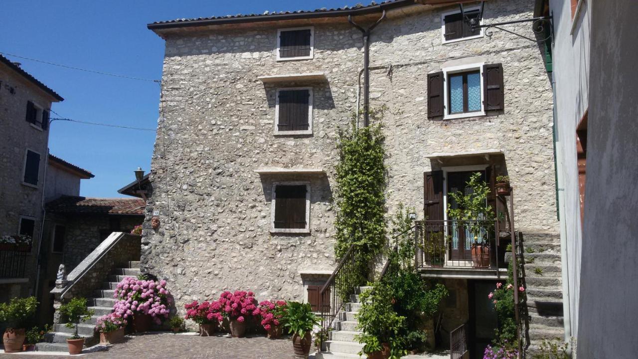 Beb Da Paolo Con Vista Lago San Zeno di Montagna Exterior photo