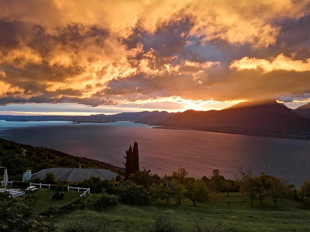 Beb Da Paolo Con Vista Lago San Zeno di Montagna Exterior photo