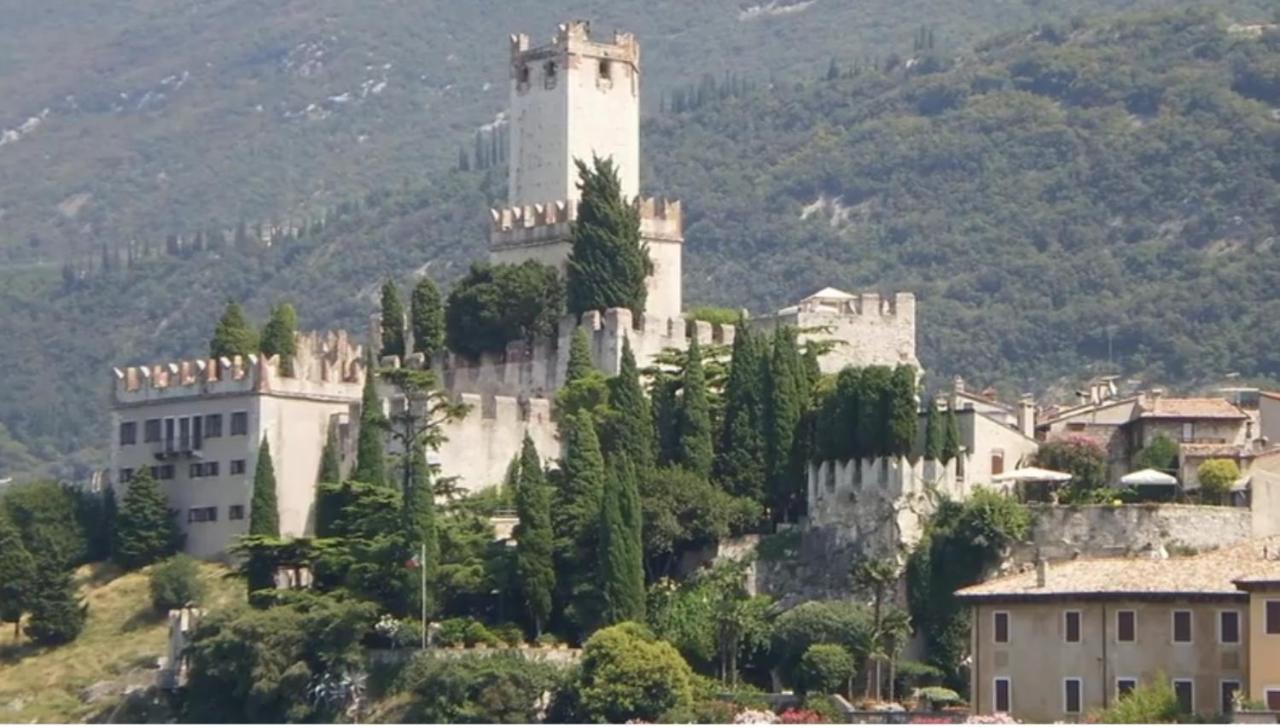Beb Da Paolo Con Vista Lago San Zeno di Montagna Exterior photo