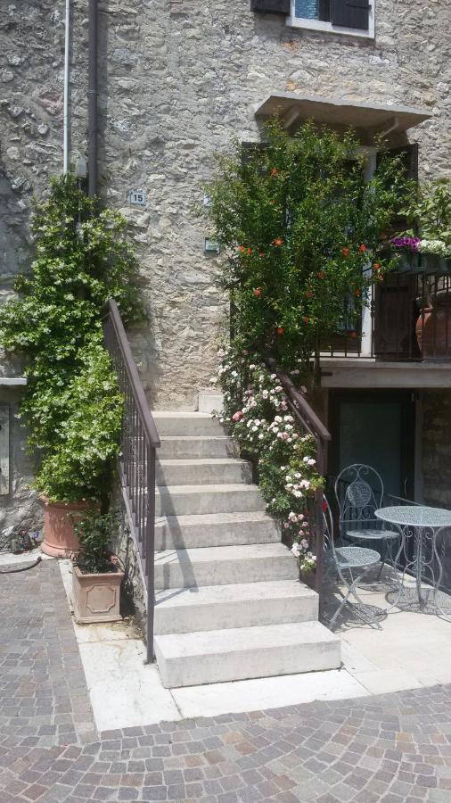 Beb Da Paolo Con Vista Lago San Zeno di Montagna Exterior photo