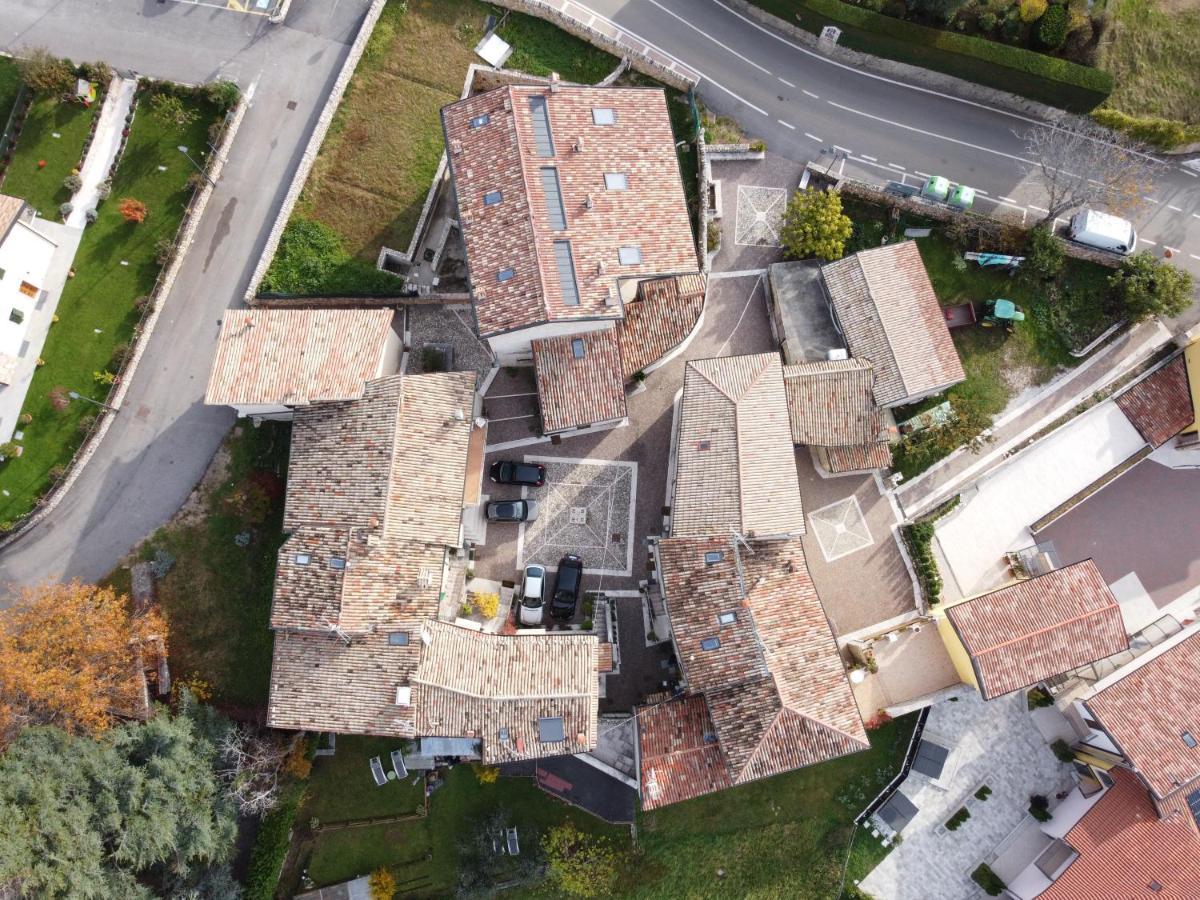 Beb Da Paolo Con Vista Lago San Zeno di Montagna Exterior photo